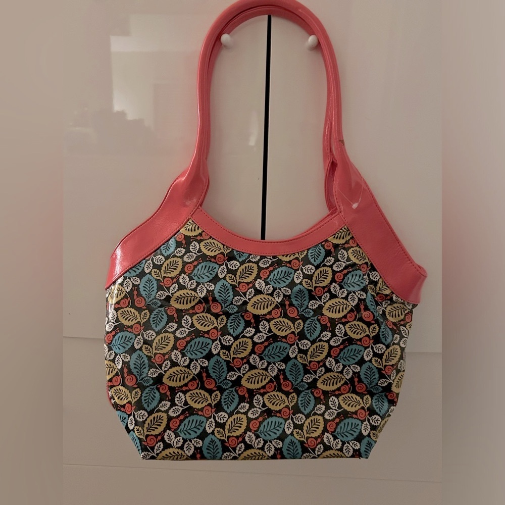 Frill Vera Bradley "Happy Snails"
